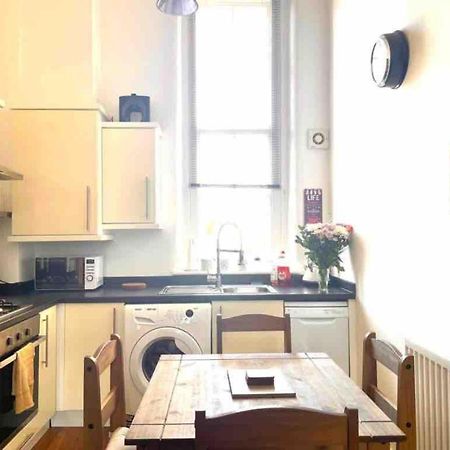 2 Bed Self Contained Apartment Wrexham Esterno foto