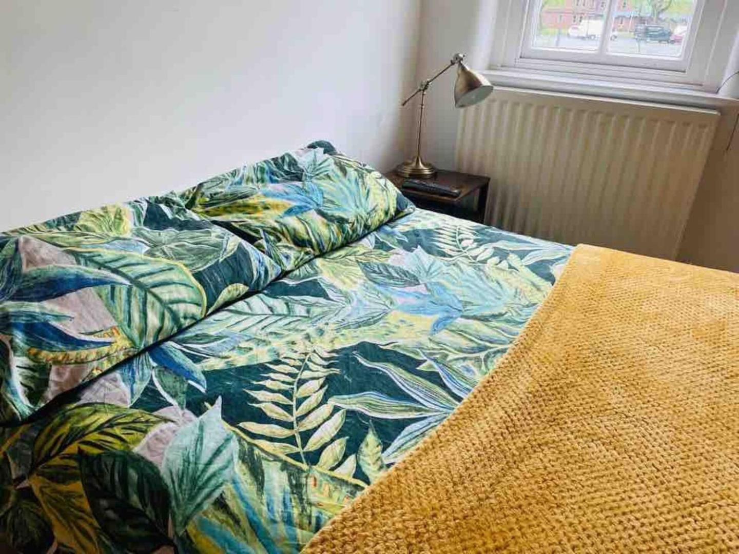 2 Bed Self Contained Apartment Wrexham Esterno foto
